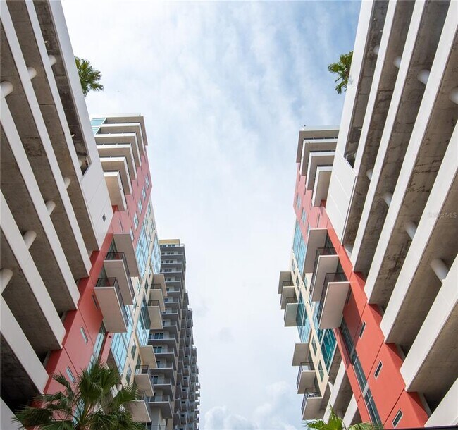 Building Photo - 1208 E Kennedy Blvd