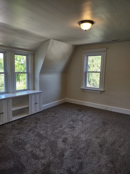 Building Photo - 207 S Easton Rd