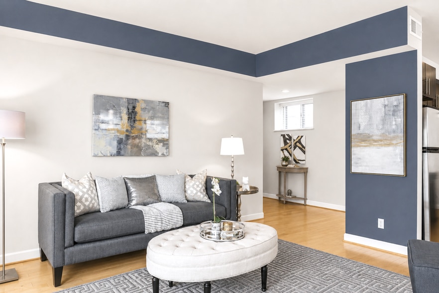 Living Room - 5631 Pershing Ave