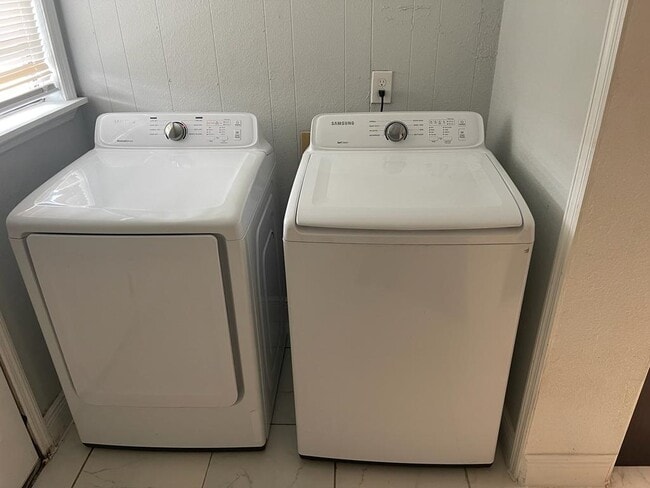 Building Photo - 2410 Avenue C NW