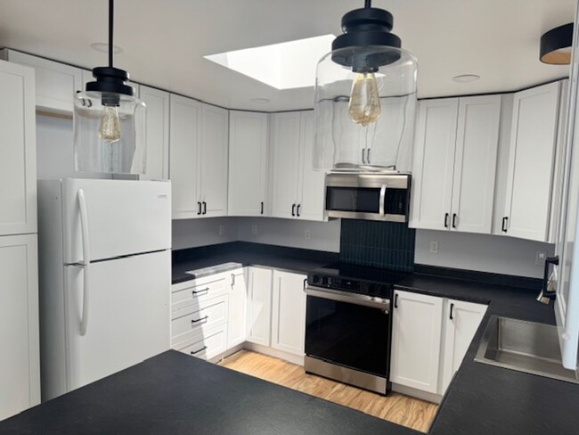 Building Photo - Beautiful West Redding Home with $200 Move...