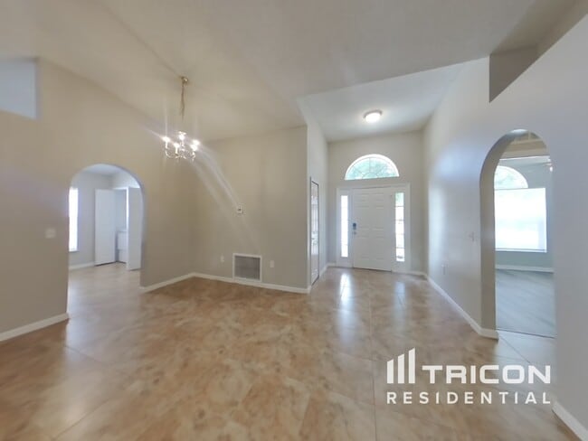 Building Photo - 30320 Birdhouse Dr