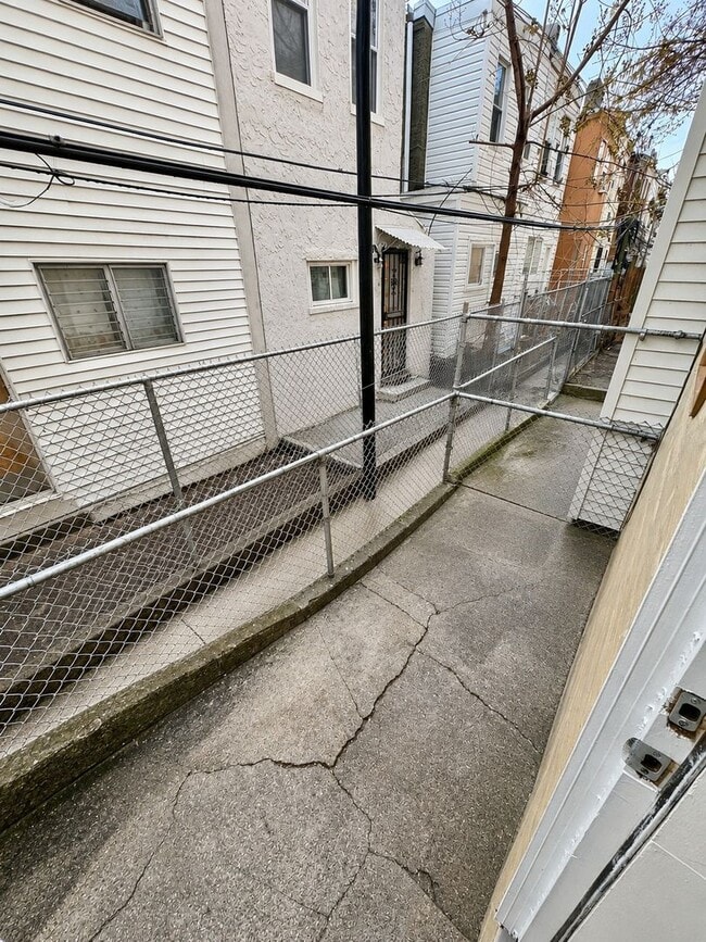 Building Photo - 3104 Hartville St