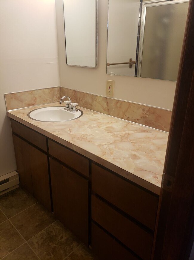 Building Photo - Charming Studio Duplex! rentalsc21.com