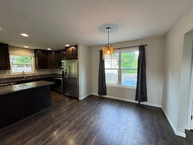 Building Photo - Oakley - Modern Three Bedroom