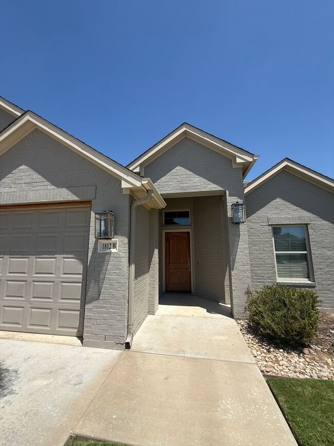 Building Photo - 1812 Brookhaven Dr