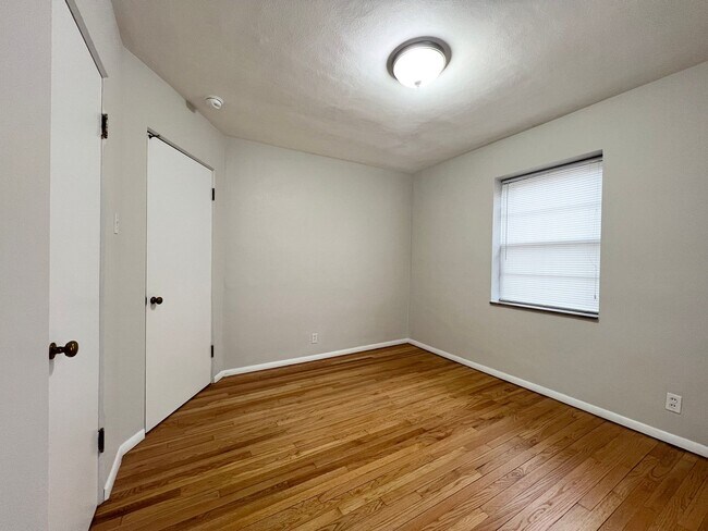 Building Photo - 5012-5014 Jamieson