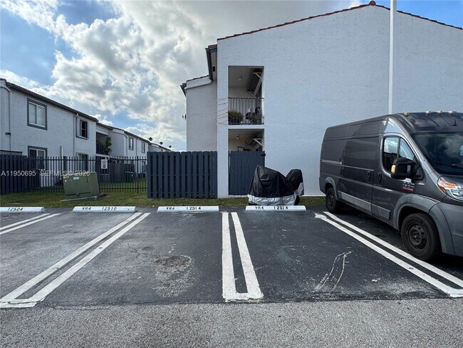 Building Photo - 12514 NW 11th Trail