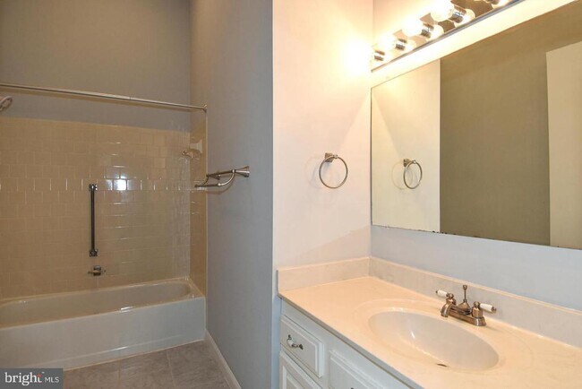 Building Photo - 4056 Grays Pointe Ct