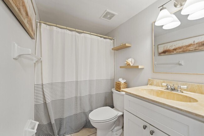 Building Photo - 7420 S Ocean Dr
