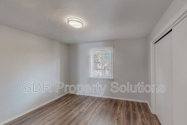 Building Photo - 1717 Griegos Rd NW