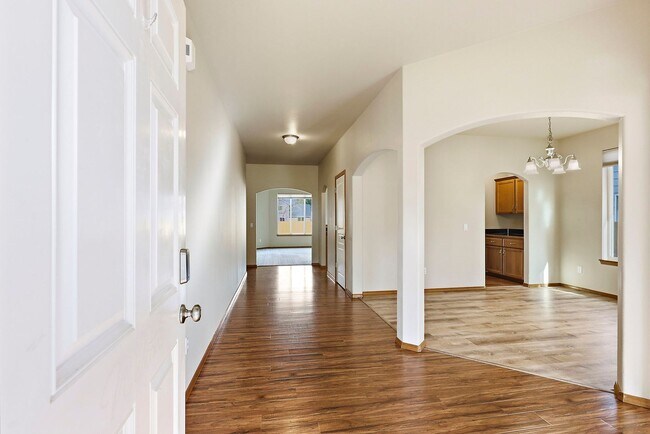 Building Photo - Vaulted Ceilings, A/C & Fully Fenced Yard – Beautiful 3-Bedroom Olympia Home!