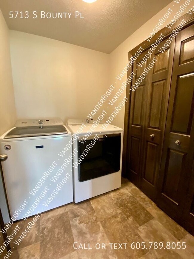 Building Photo - 5713 S Bounty Pl