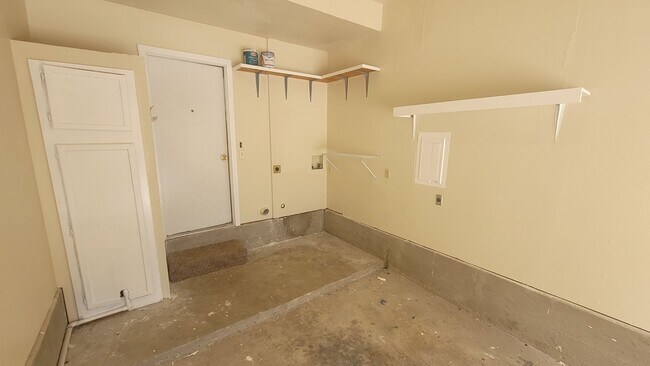 Building Photo - Newly remodeled