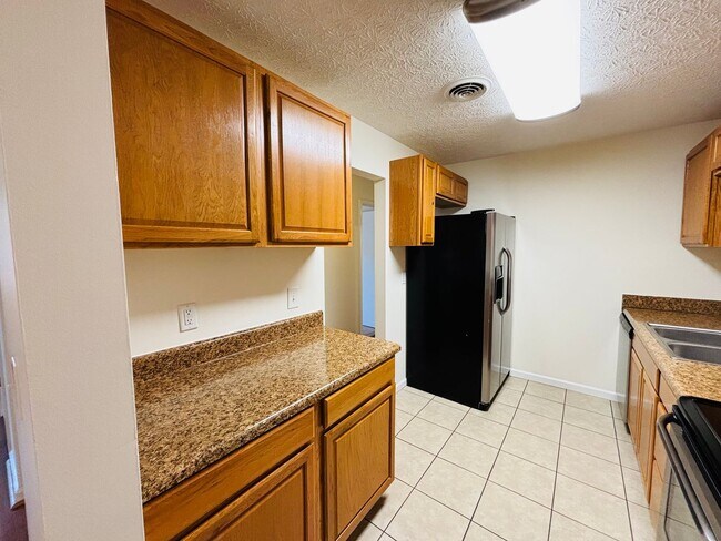 Building Photo - * RE-RENTAL AVAILABLE 8/14/26 * 4 Bedroom, 2 Bath Apartment