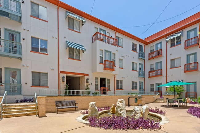 Building Photo - Elle West Ave