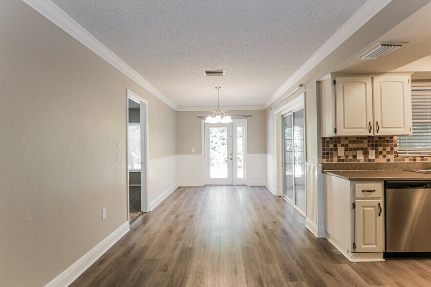 Building Photo - 11351 Collingswood St