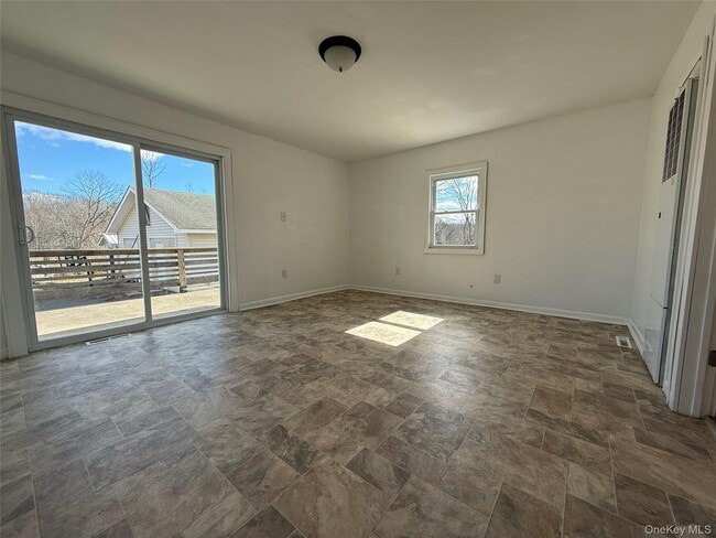 Building Photo - 657 Eatontown Rd