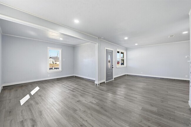 Building Photo - 3922 Rainier St