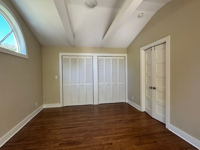 Building Photo - 4 Sycamore Ln