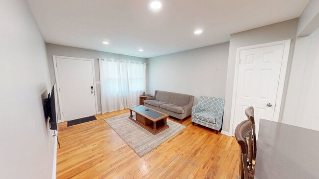 Building Photo - 32 Marion St