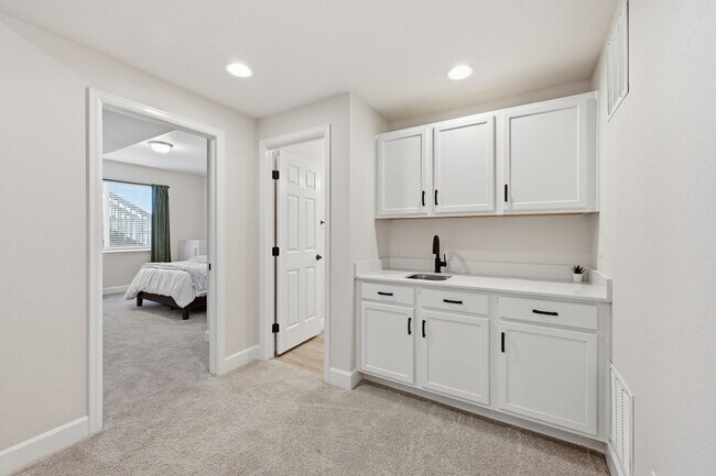 Building Photo - 5765 Mammoth Ln