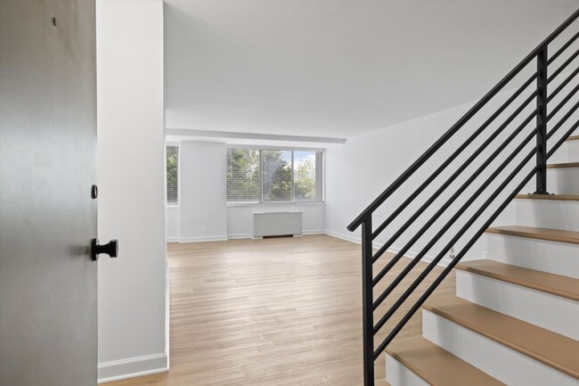 Building Photo - 301 N Beauregard St