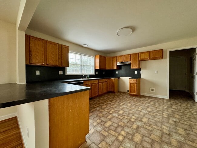 Building Photo - 513 N Elizabeth Ave