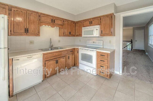 Building Photo - 8635 N Hull Ave