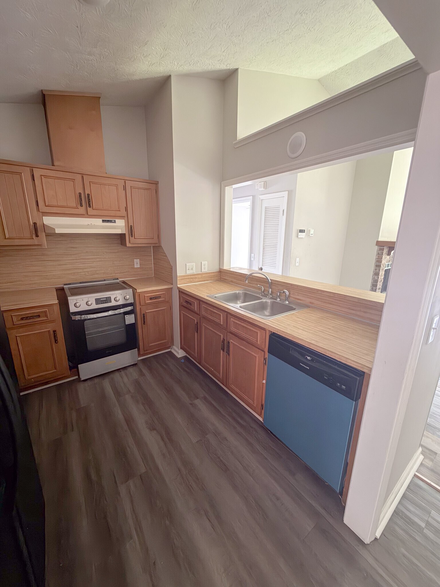 Building Photo - 6197 Trestlewood Dr