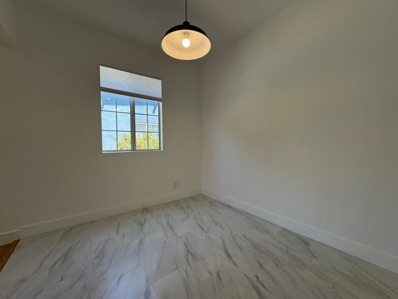 Building Photo - 1570 N Verdugo Rd