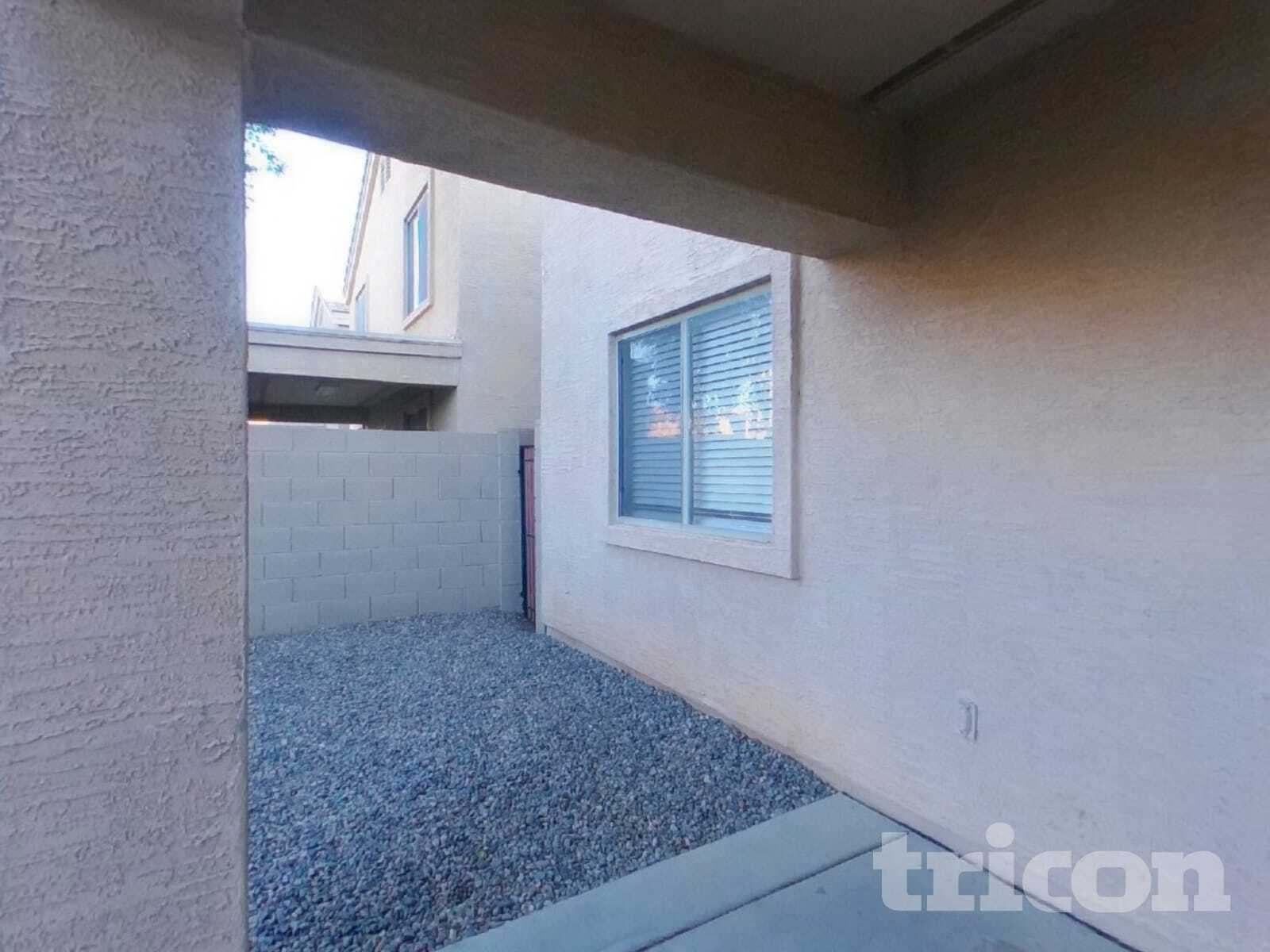 Building Photo - 12922 W Fleetwood Ln