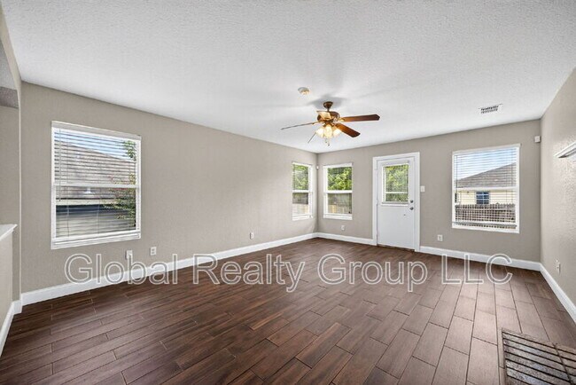 Building Photo - 117 Creek Run