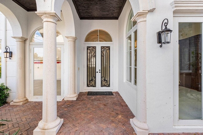 Building Photo - 549 NE 19th Ave