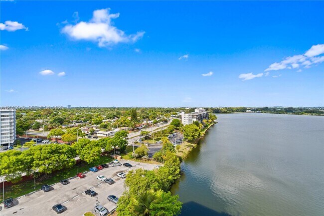 Building Photo - 1301 NE Miami Gardens Dr
