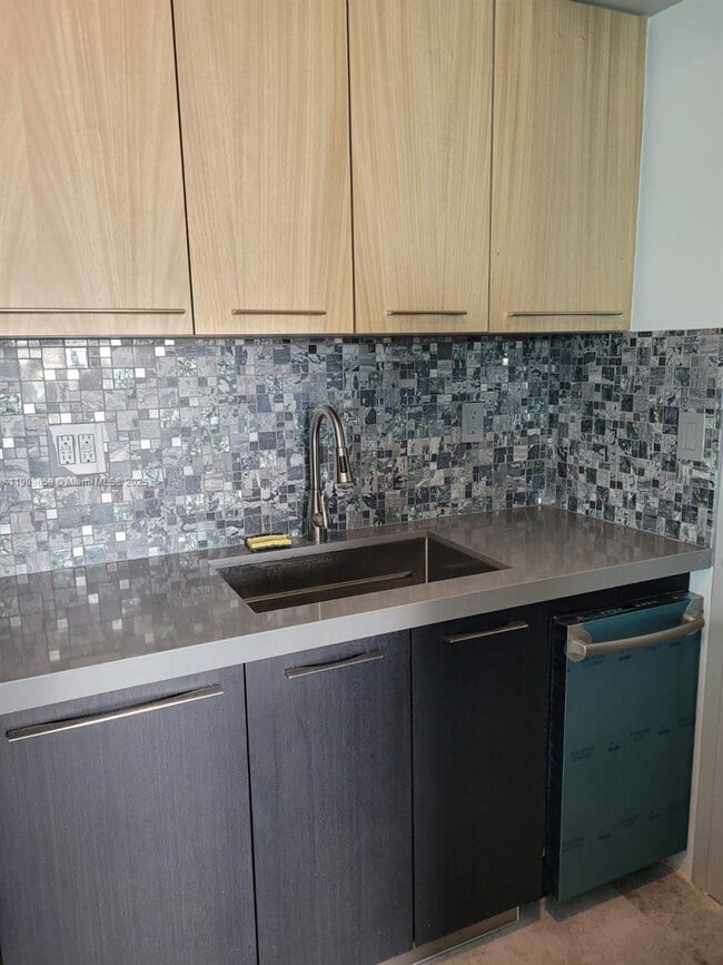 Building Photo - 3301 NE 5th Ave