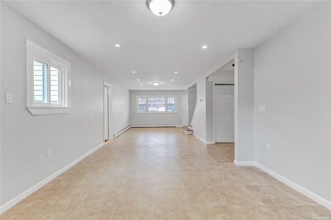 Building Photo - 675 S Long Beach Ave