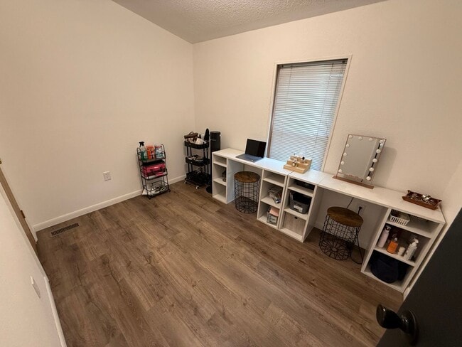 Building Photo - 3 Bedroom 1 Bath Fully Updated Home in Cli...