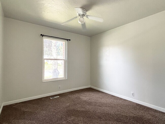 Building Photo - 856 E Park Mesa Way