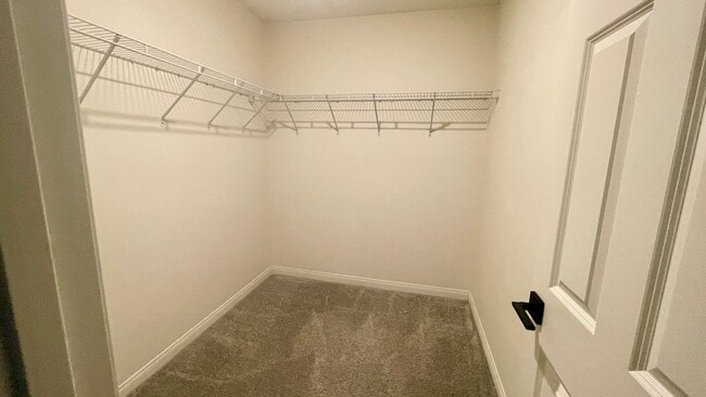 Building Photo - 3 Bdrm, 2.5 Ba Townhouse w/2 Car Attached Garage Available For Rent