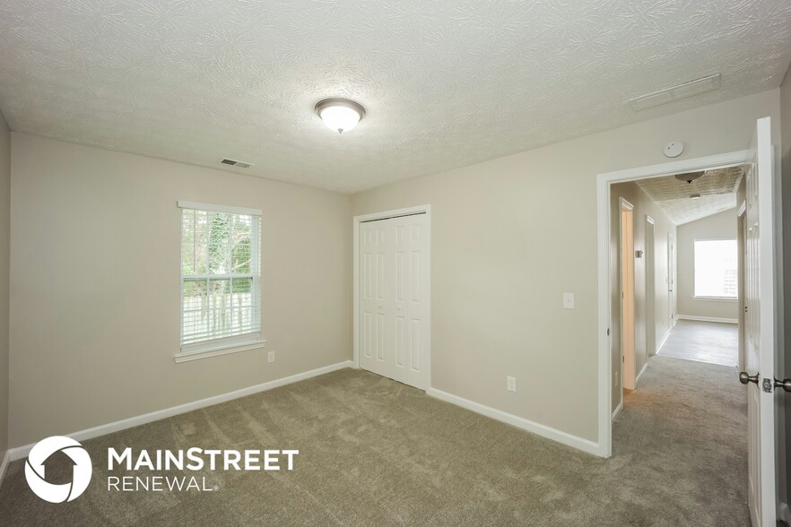 Building Photo - 7911 Woodlake Dr