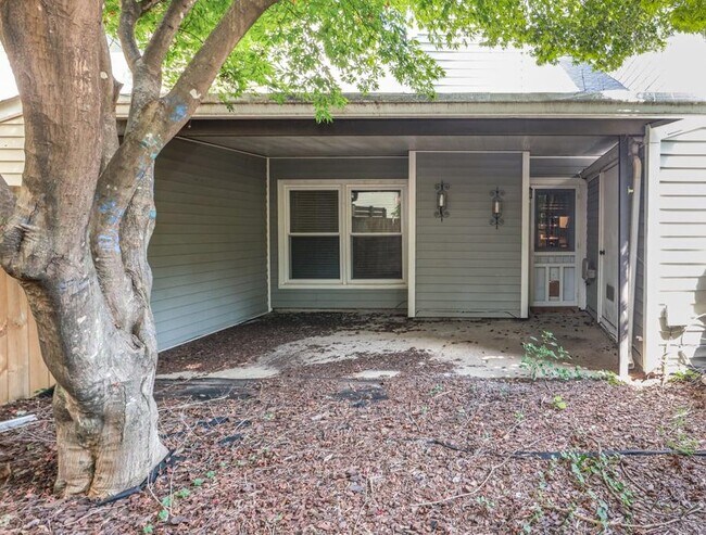 Building Photo - 5031 Bell Dr SE