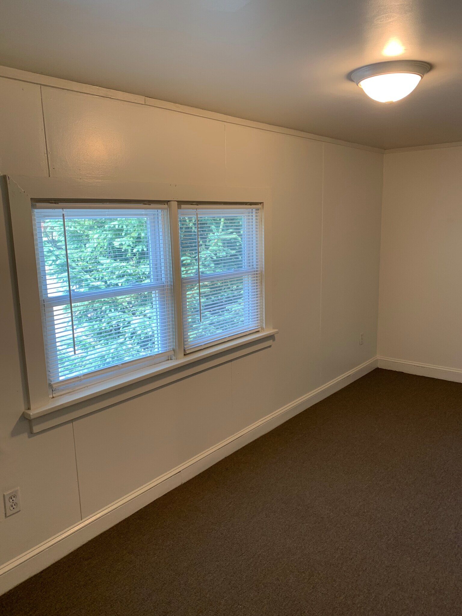 Building Photo - 932 Grampian Blvd