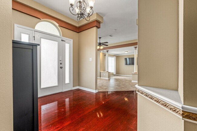 Building Photo - 4/2 Cantonment Property in Kings Road Neig...