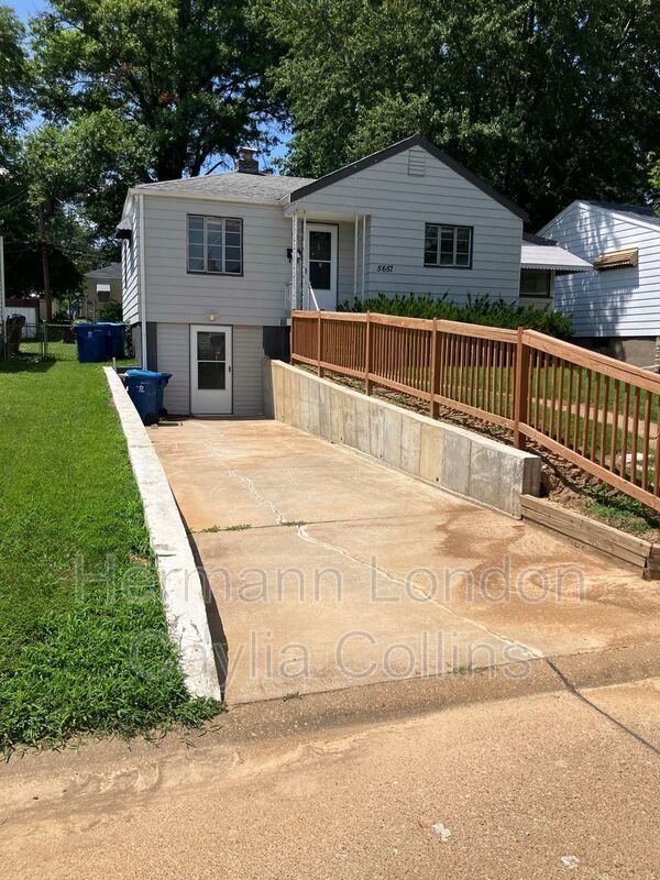 Building Photo - 5657 Sunbury Ave