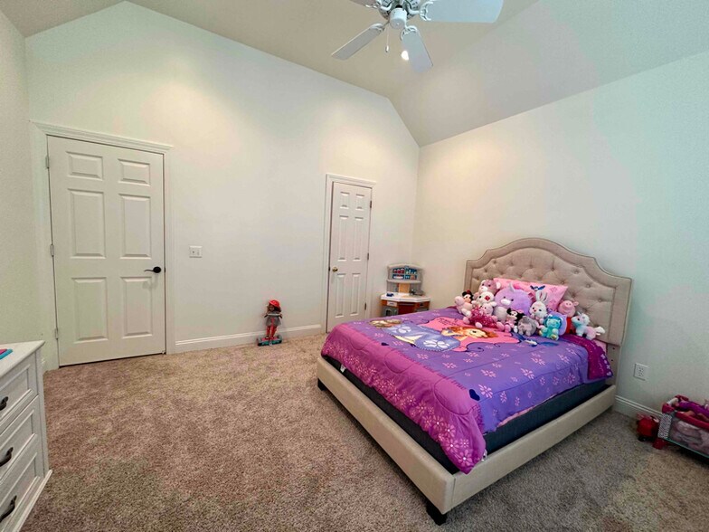Building Photo - 360 Indian Hills Dr