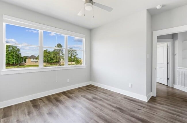 Building Photo - 13588 Ella Blvd