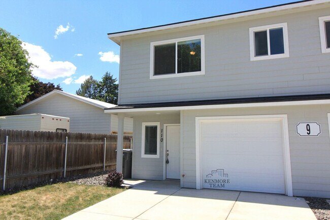 Building Photo - 3 Bedroom, 2.5 Bath Townhome in Kennewick