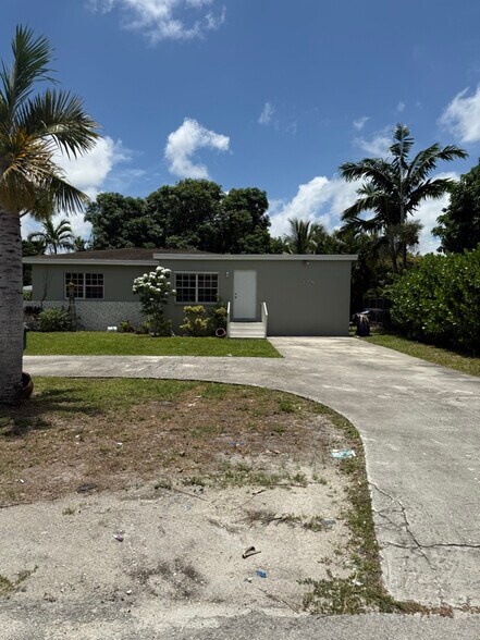 Building Photo - 328 S Biscayne River Dr