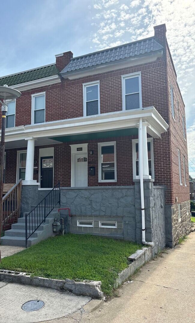Building Photo - Charming 3-Bedroom Home with Spacious Yard...